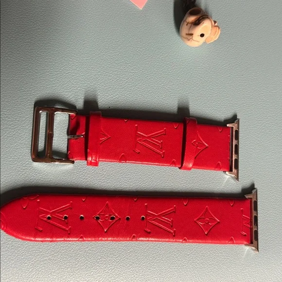 Red Designer Leather Watch Strap Apple Watch larger sizes - Picture 2 of 3